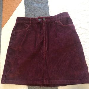 Hollister High waisted corduroy maroon skirt. Size 9 (fits like medium)